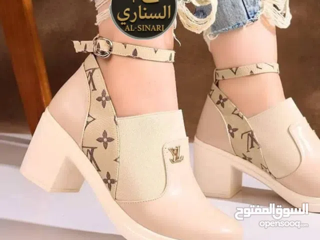 بوت نسائي حصري جلد طبيعي