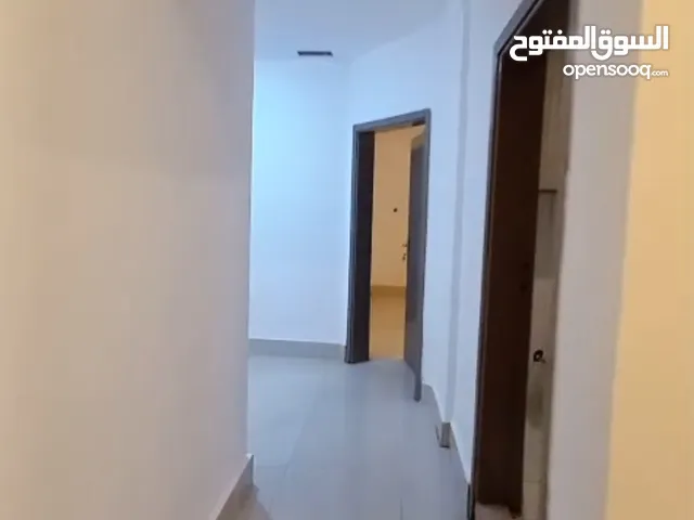 للايجار بالعقيلة قطعة 3 شقة 3 غرف