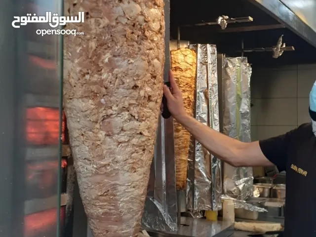 أناا معلم شاورما لحم ودجاج