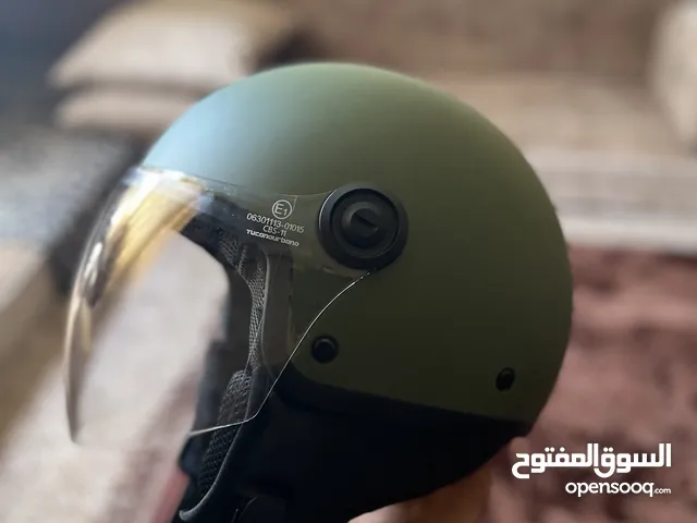 خوذة دراجة ناريه بحالة الوكاله مع حماية مريحة ومتانة عالية السعر 45د علما انو سعرها بالشركه 75