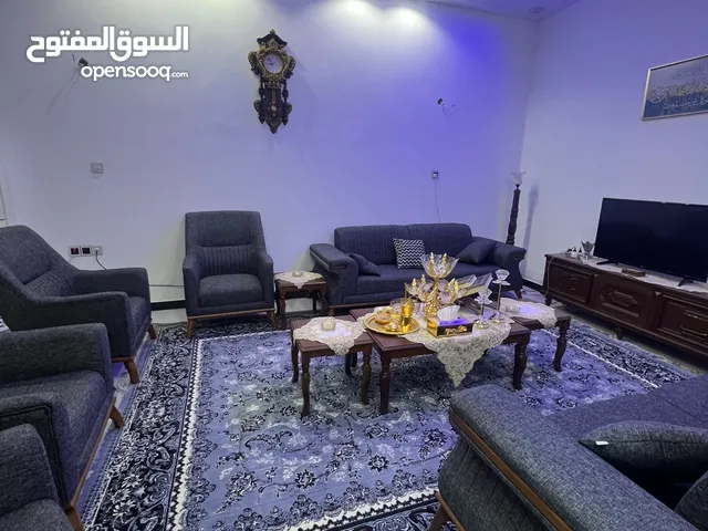 بيت للبيع ثلاث طوابق (188) متر بناء حديث الجبيلة قرب صيدلية العراب