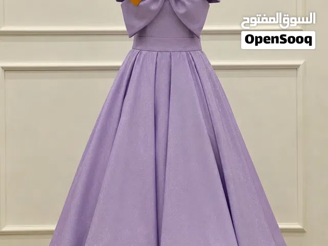 فستان جديد للبيع بسعر مخفضض