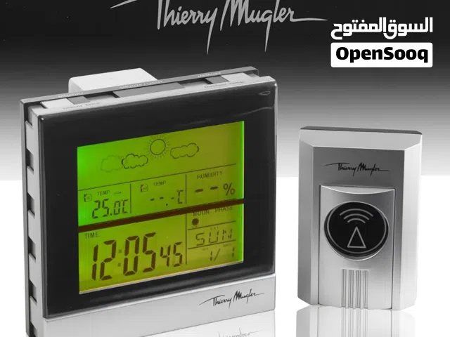 محطة الأرصاد الجوية والساعة الرقمية اللاسلكية من Thierry Mugler.