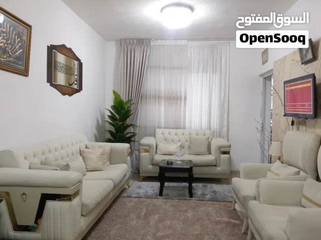 كنب صالون بحالة ممتازة للبيع