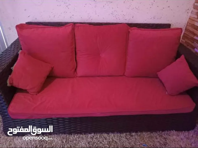 رفوف مع كنب راتان