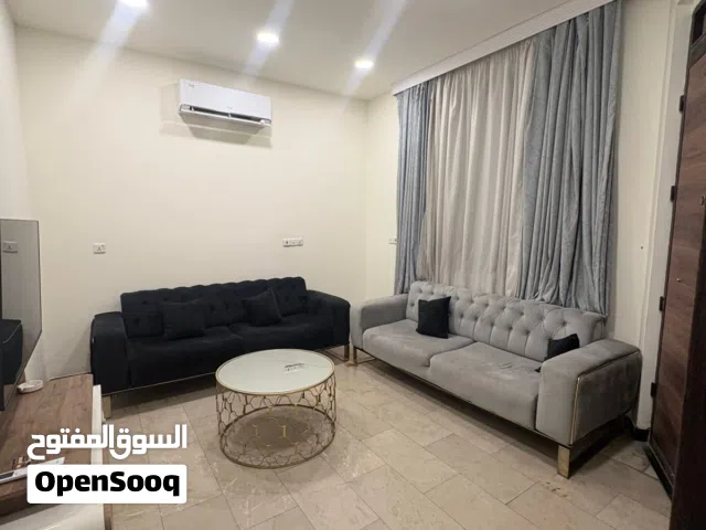 شقة مؤثثة  للإيجار – طابق اول   المنصور – قرب 14رمضان