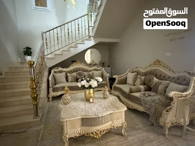 فيلا دورين والدور التالت 2شقق وملحق للبيع