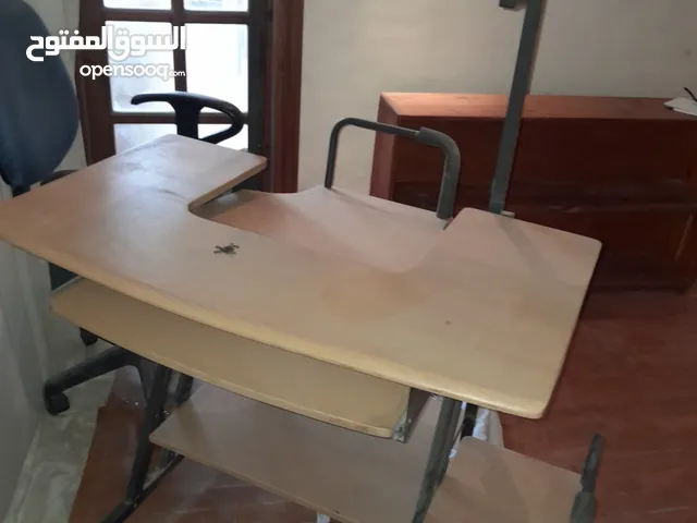 اتنين ترابيزة كمبيوتر للبيع