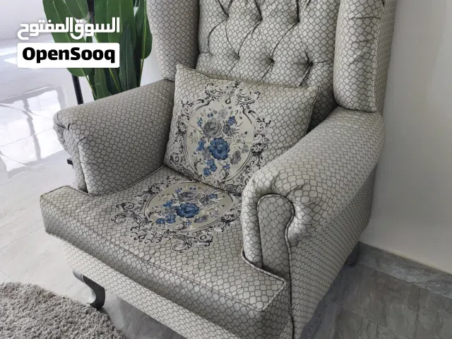 (4) كراسي استقبال مستعملة للبيع