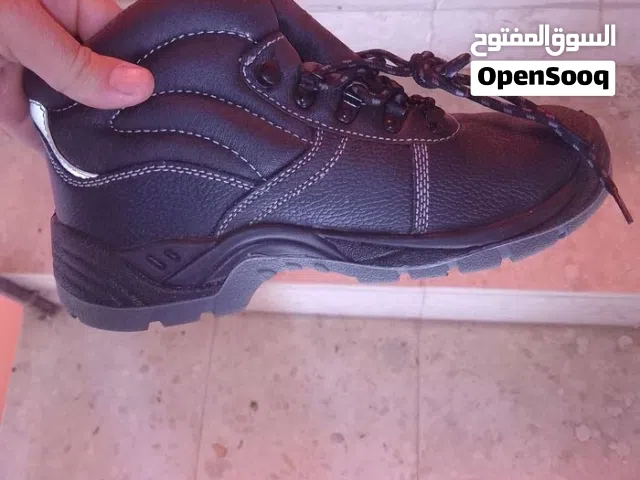 موجود حذاء سيفتي نمره 41 للبدل