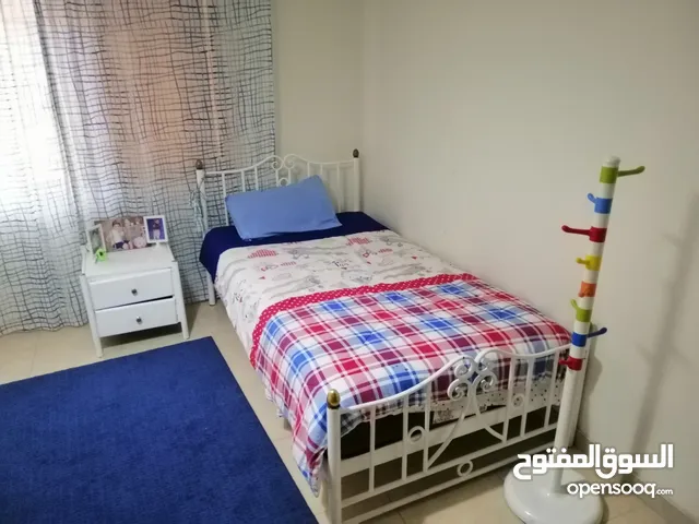 سرير حديد مع فرشه و سجاده وبرداي