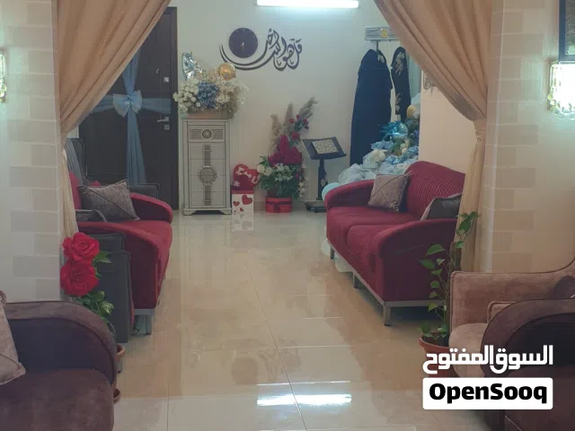 شقة مع تراس للبيع