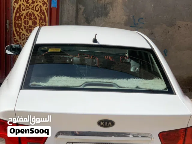 2012 كيا سيراتو Standard