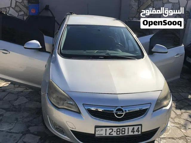 2011, أوبل, استرا, Standard