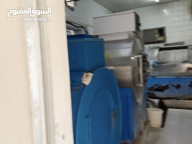 مغسلة للبيع على شارع سوق السيب.
