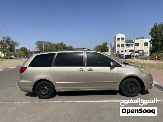2004 تويوتا سيينا LE