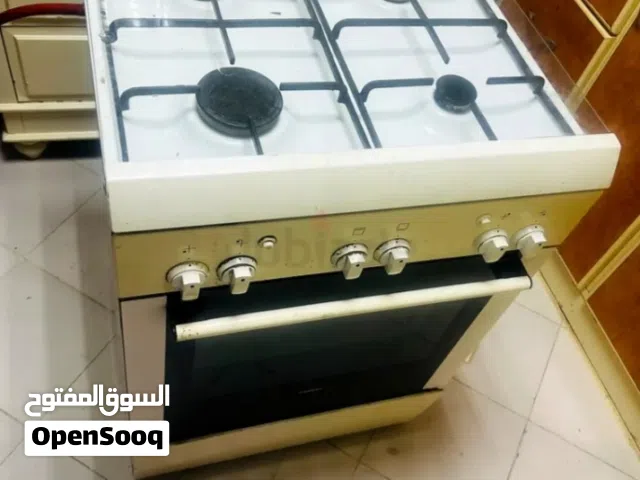 Used freestanding gas cooker / oven - 4 stove burners - electrical oven ignition