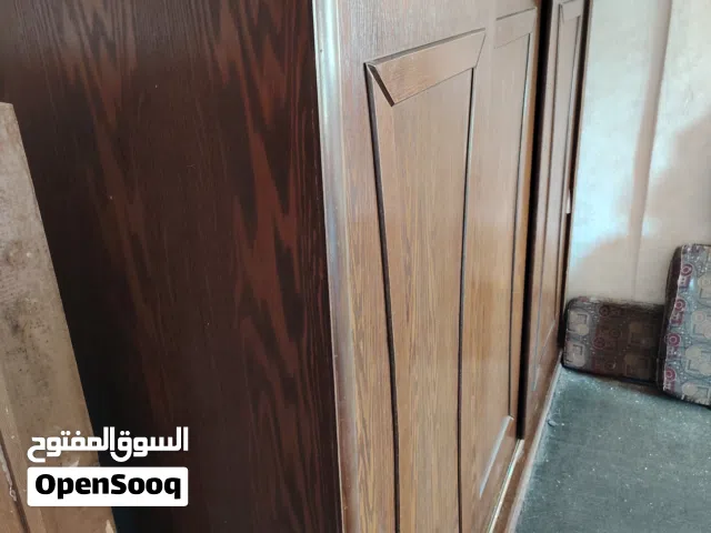 غرفة نوم قشرة بلوط لاتيه 18 تفصيل أبواب سحب تخت سلم معها تواليت (تسريحه) ملحقات التخت عدد 2 جوانب