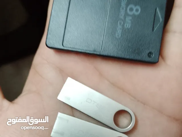 ميموري+ فلاشتين عليهم تقريبا 20 لعبة بلاستيشن 2 + العاب 1