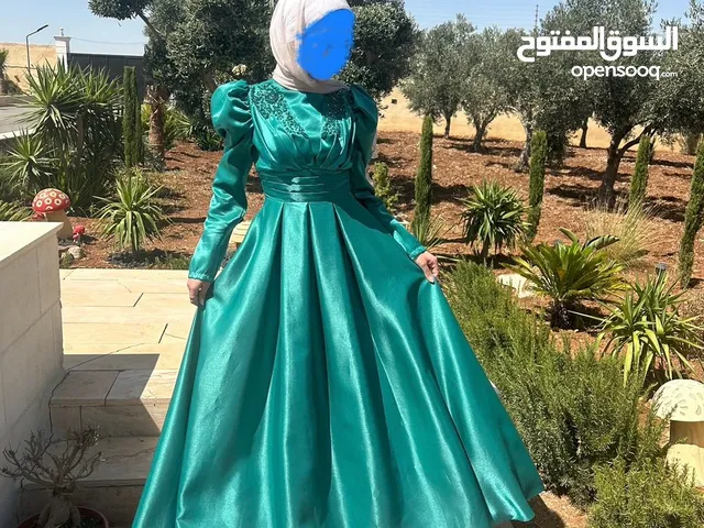 فستان سهرة اخضر