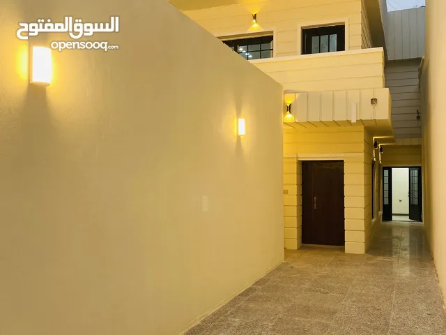 دار تجاري للإيجار السنوي في الحارثية