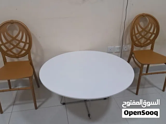 طاوله للبيع معي كرسيين مستعمل