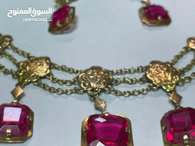 Old ruby ​​stone حجر الياقوت القديم