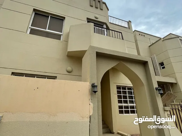 360m2 5 Bedrooms Villa for Rent in Muscat Ansab