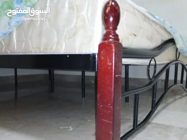 اثاث غرف النوم سريرين مفرد وثنايء