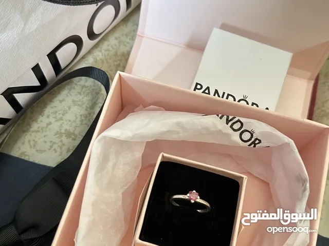 خاتم pandora "فضة" جديد للبيع مع ملحقاته مكان الشراء سيتي سنتر الزاهية الشارقة