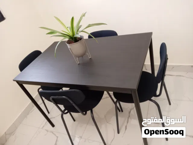 طاولة طعام إيكيا مع 4 كراسي