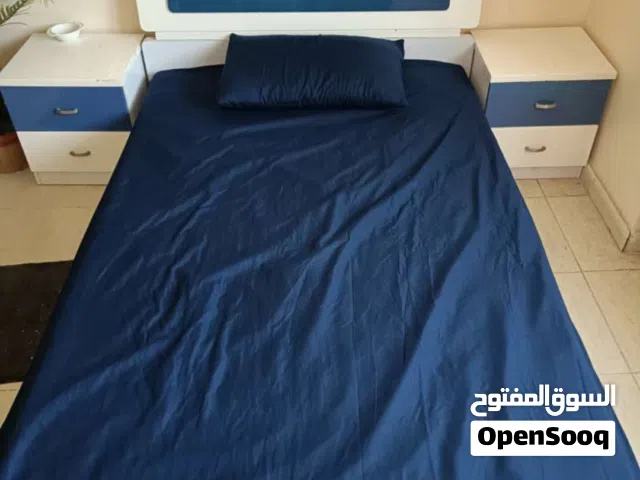 سرير في غرفة في مدينة كلباء بالقرب من الفجيرة
