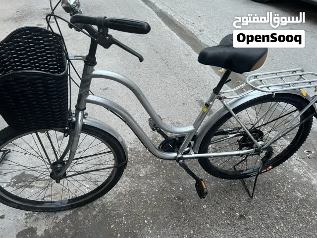 سلام عليكم عندي هذا البايسكل حجم 27 أوزان تاير عريض والبايسكل حيل نضيف يجي ويا جوب جديد هدية مني