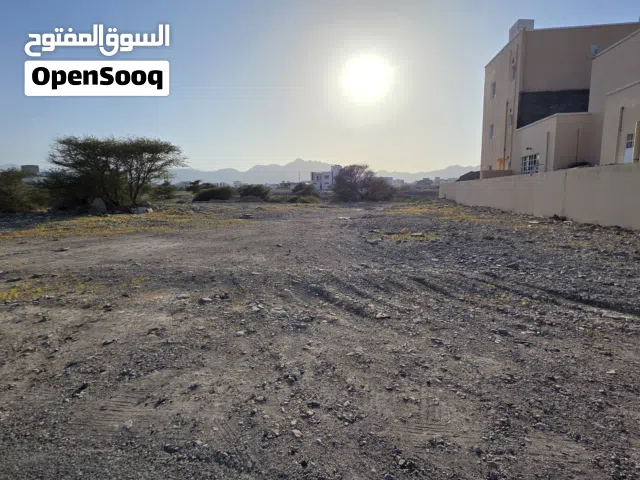 فرصة استثمارية وسكنية مميزة: أرض "سوبر كورنر" مساحتها 783 م  في العامرات - البيرين