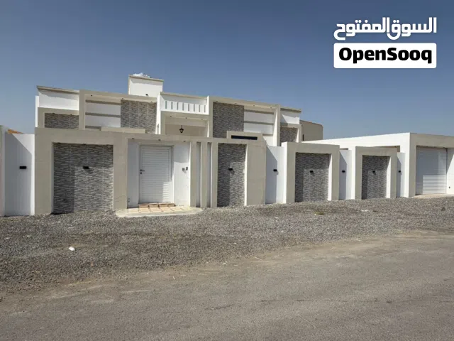 منزل للبيع في ولايه بركاء* الباسط بجميع الخدمات على شوارع مرصوفه