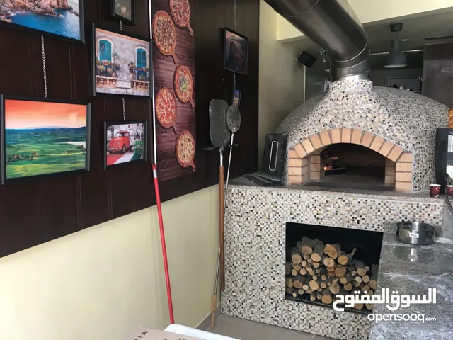 مطعم بيتزا ايطالي مميز كامل التجهيزات للبيع بداعي السفر