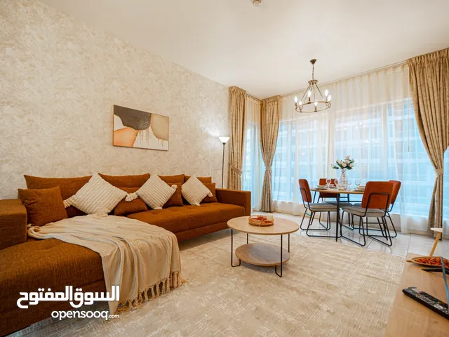 دبي لاند SKYCOURT  غرفة وصالة  مفروشة  سوبرلوكس مع بلكونه-إيجار شهري شامل