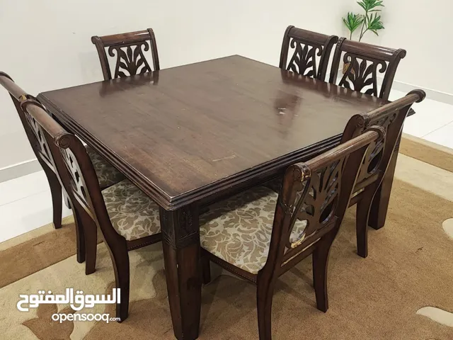 غرفة سفرة خالية من الكسور