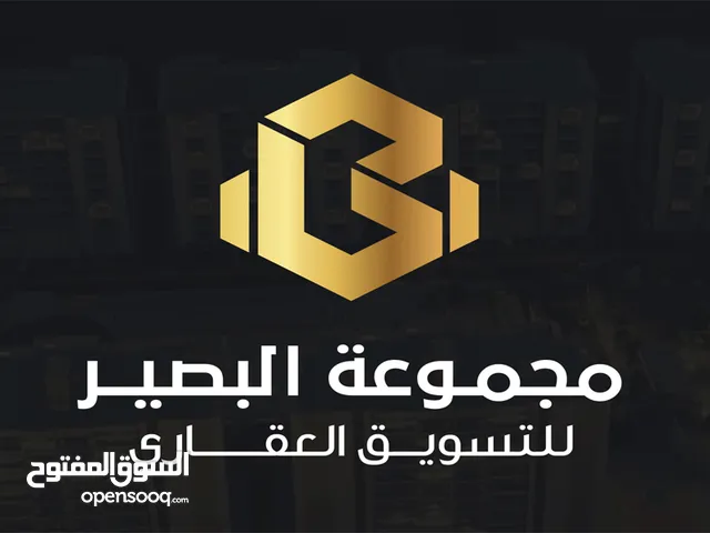 مبنى سكني من دورين لأربعة