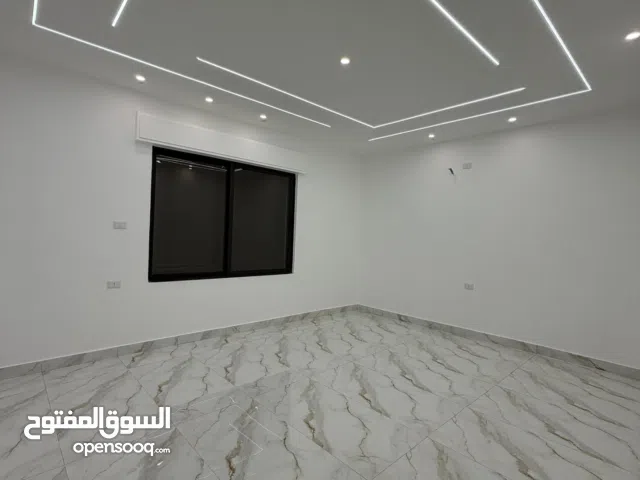 شقة طابق الثالث مع رووف وترس دوبلكس سوبر ديلوكس في أجمل مناطق منطقة ضاحية الاستقلال