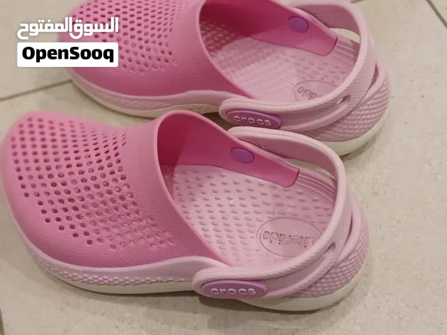 crocks made in viyatnam size 5.6 years