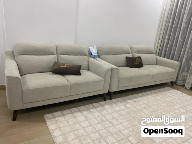 اثاث غرفه معيشه للجلوس نظيف وجديد