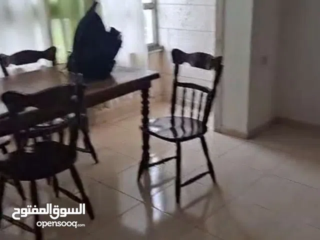 شقه للبيع مساحه 150ثلاث غرف نوم حمامين بلكونتين صالون صاله مطبخ طابق ثالث اصنصين جميع الخدمات متوفرة