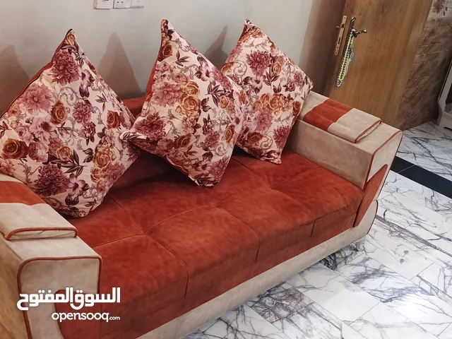 تخم عربي مستعمل مكون من عشرة مقاعد أنيق و مريح