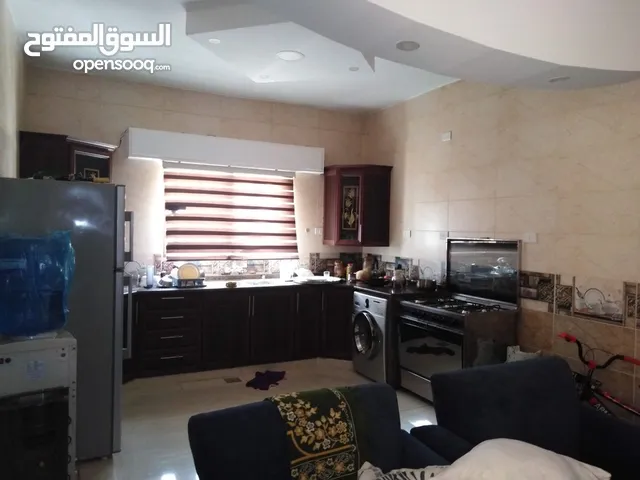 140 m2 4 Bedrooms Townhouse for Sale in Zarqa Graiba