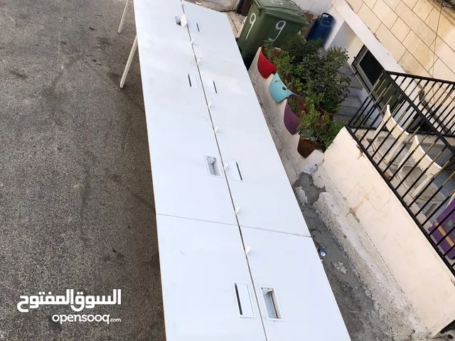 طاولات سايبر او مكاتب