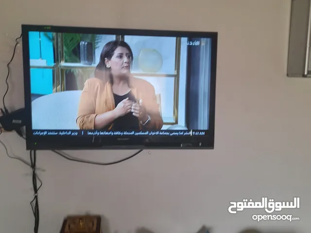 شاشه استعمال خفيف 32 انش شارب استعمال بسيط بحال الجديد معه ريموت وقاعده بدون الرسيفر الرسيفر فقط