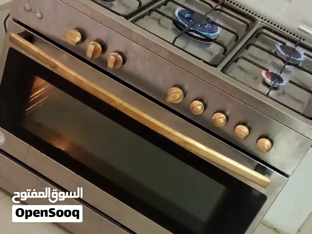 طباخة خمس عيون وفرن كبيرة كلهم شغالين