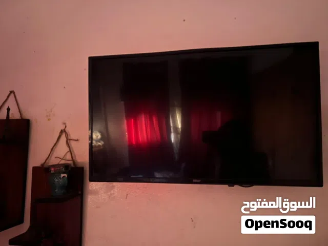 شاشة 32 بوصه  النوع ناشونال  مع ريموت  وحاملة حائط  مستعمله شبه جديده  شغاله 100%