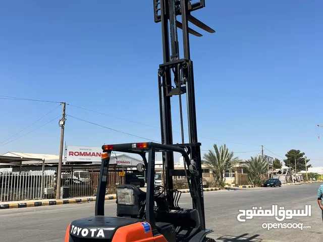 رافعات شوكية فوركلفت للايجارالشهري